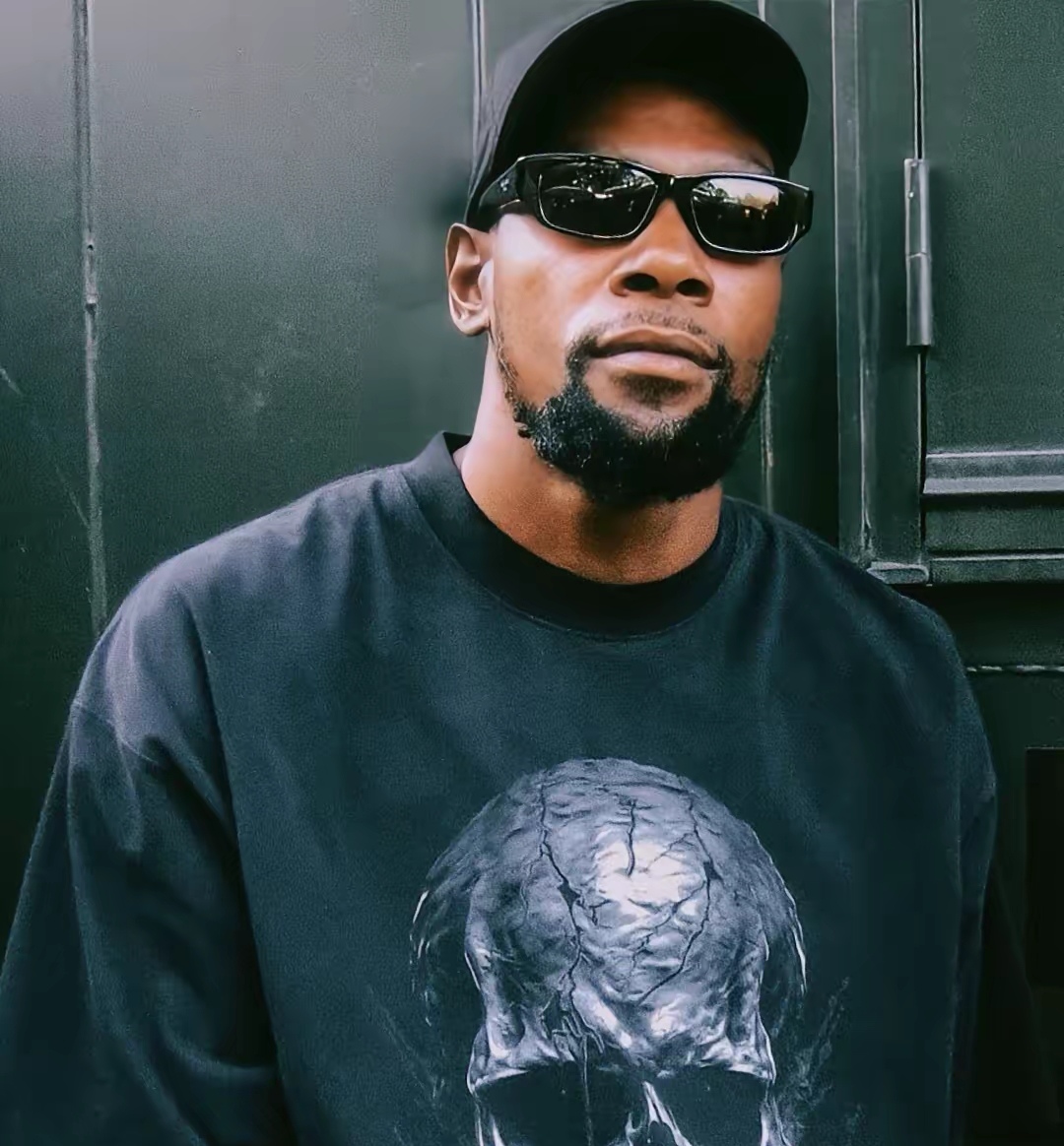 开云体育在线-杜兰特尽显得分本色，篮网客场力克魔术