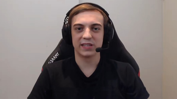 开云足球直播-FPX逆转100T，Caps绝境逆转